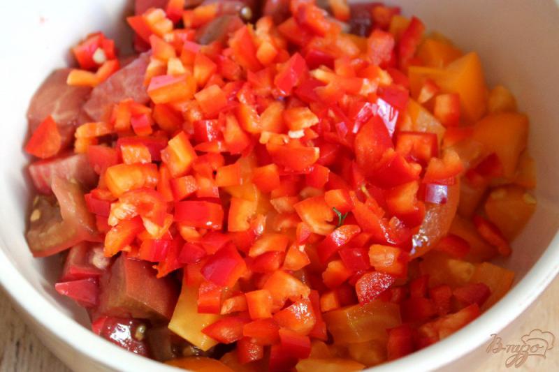 Фото приготовление рецепта: Закуска из баклажан с помидорами и перцем шаг №3