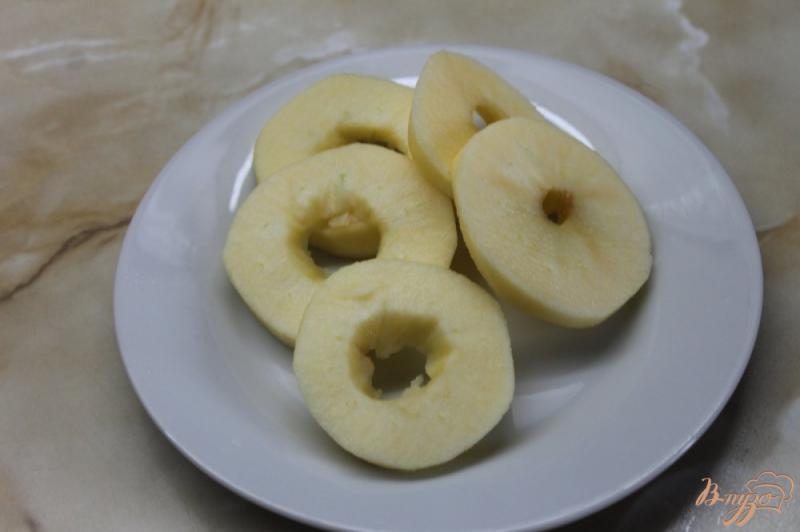 Фото приготовление рецепта: Яблочные кольца в сладком ванильном кляре шаг №1