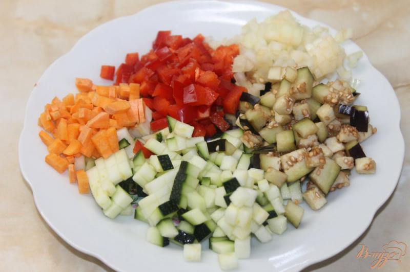 Фото приготовление рецепта: Куриный суп с овощами и шпинатом шаг №2