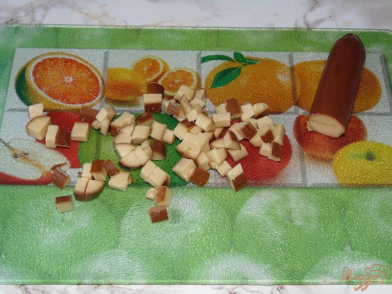 Фото приготовление рецепта: Салат из баклажана с копченым сыром и яйцом шаг №2