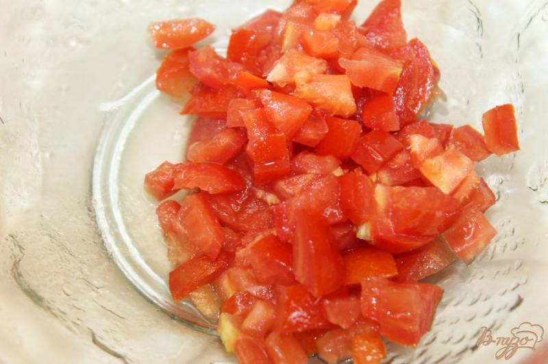 Фото приготовление рецепта: Трубочки из лаваша с помидорами и сыром шаг №2