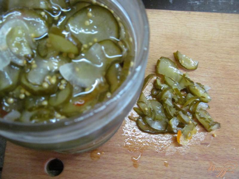 Фото приготовление рецепта: Салат с жаренными - картофелем индейкой и грибами шаг №7