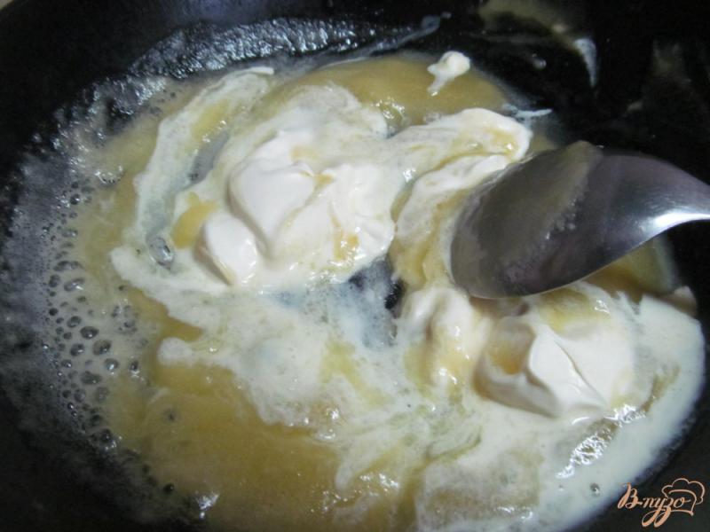 Фото приготовление рецепта: Запеченная цветная капуста с грибами под соусом шаг №3