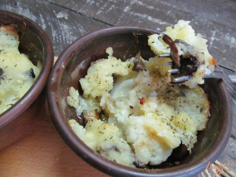 Фото приготовление рецепта: Запеченная цветная капуста с грибами под соусом шаг №9