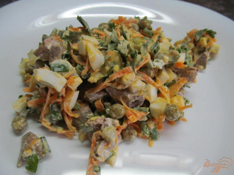 Фото приготовление рецепта: Салат с куриной печенью и морковью шаг №5