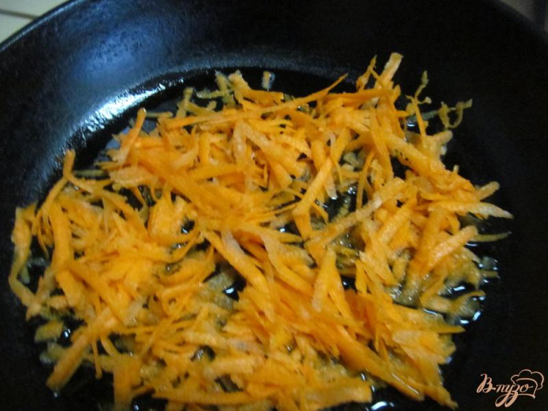 Фото приготовление рецепта: Салат с куриной печенью и морковью шаг №1