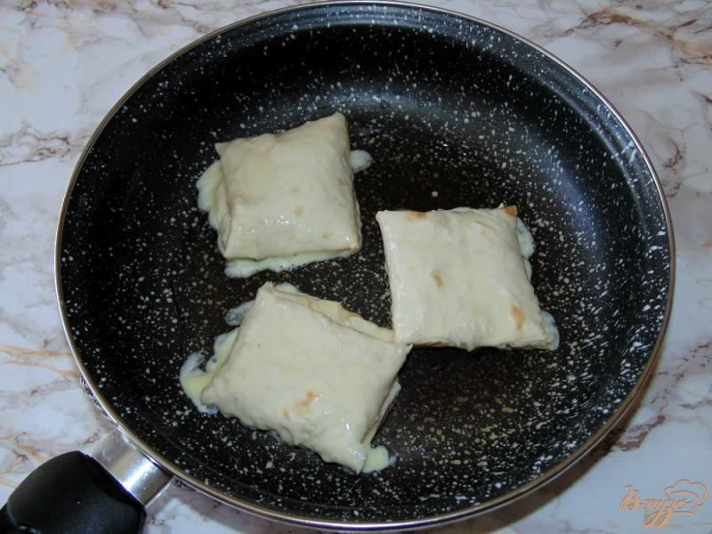Фото приготовление рецепта: Сладкие конвертики из лаваша с грушей шаг №5