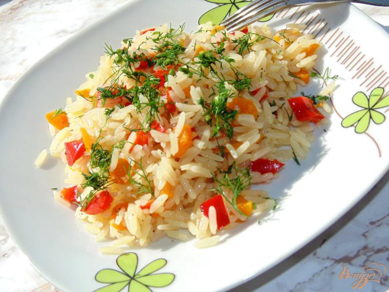 Фото приготовление рецепта: Рис с морковью и сладким красным перцем шаг №6