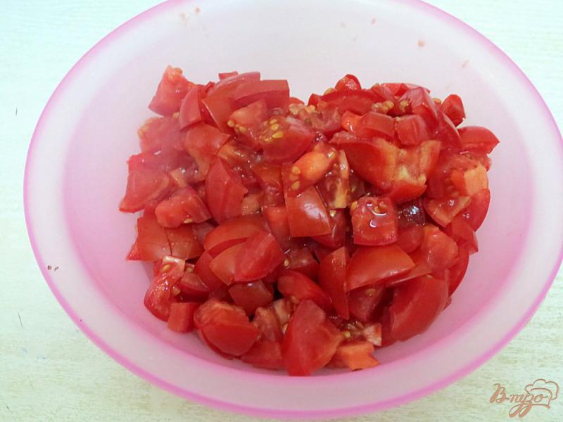 Фото приготовление рецепта: Консервированные помидоры дольками шаг №3