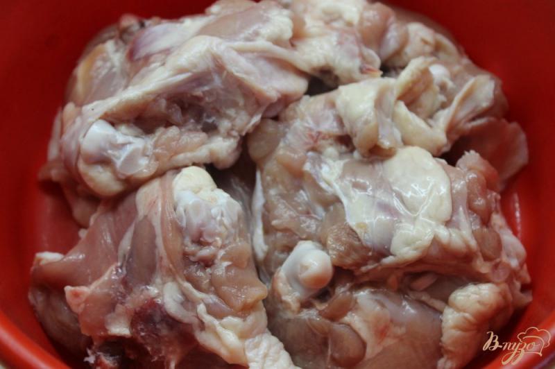 Фото приготовление рецепта: Куриные бедра в грибном соусе шаг №1