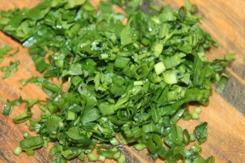 Фото приготовление рецепта: Картофельные котлетки с зеленью и грибами шаг №2