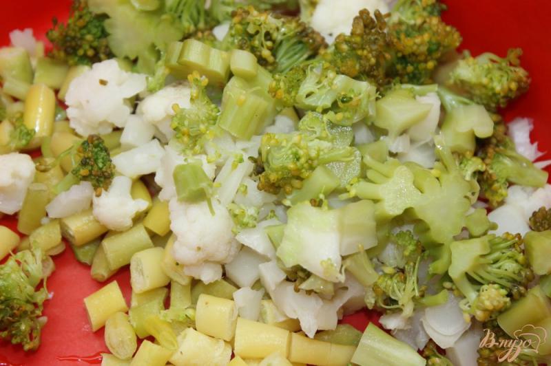 Фото приготовление рецепта: Овощной микс из спаржевой фасоли, брокколи, цветной капусты и кукурузы в заготовку шаг №3