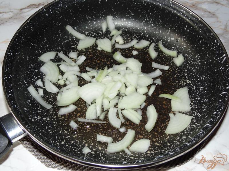 Фото приготовление рецепта: Баклажаны с болгарским перцем и черной фасолью шаг №3