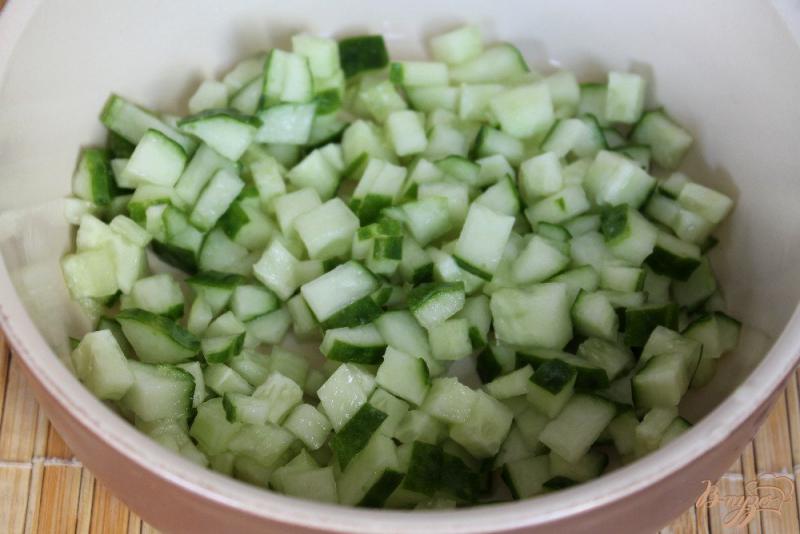 Фото приготовление рецепта: Огуречный салат с кукурузой и ветчиной шаг №1