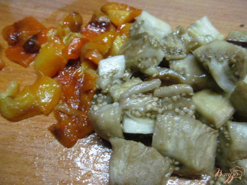 Фото приготовление рецепта: Одесский салат из баклажана с перцем шаг №3
