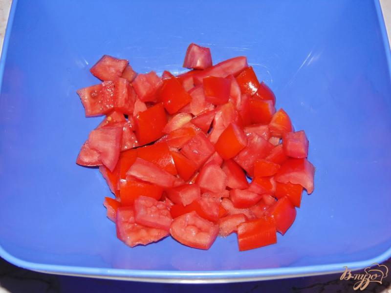 Фото приготовление рецепта: Салат из помидоров с куриным филе шаг №1