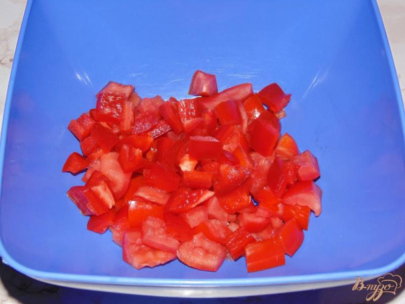 Фото приготовление рецепта: Салат из помидоров с куриным филе шаг №2