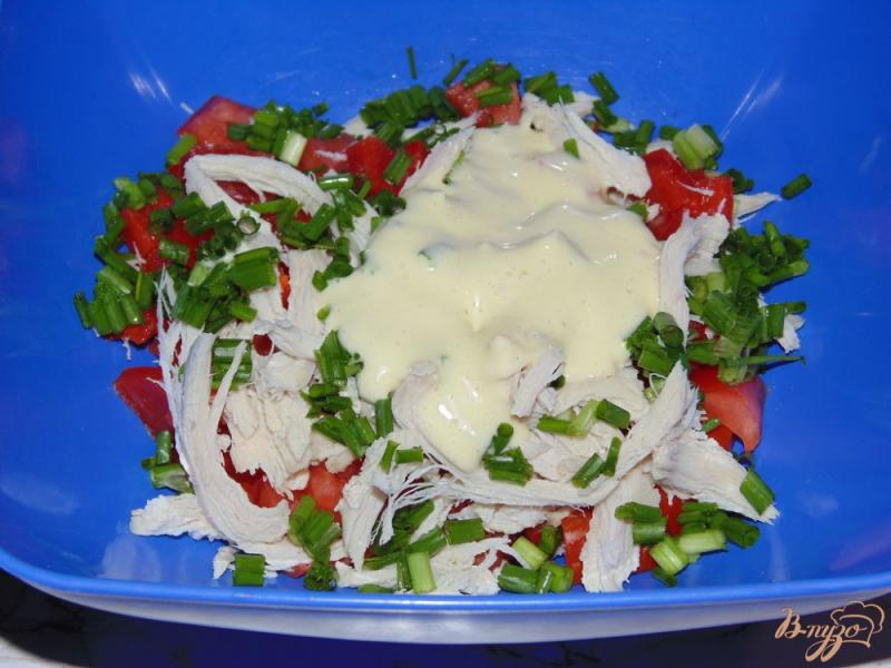 Фото приготовление рецепта: Салат из помидоров с куриным филе шаг №4