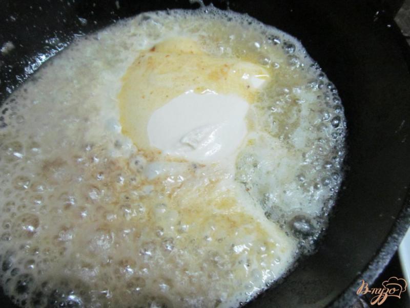 Фото приготовление рецепта: Брокколи под соусом с хрустящим луком шаг №3