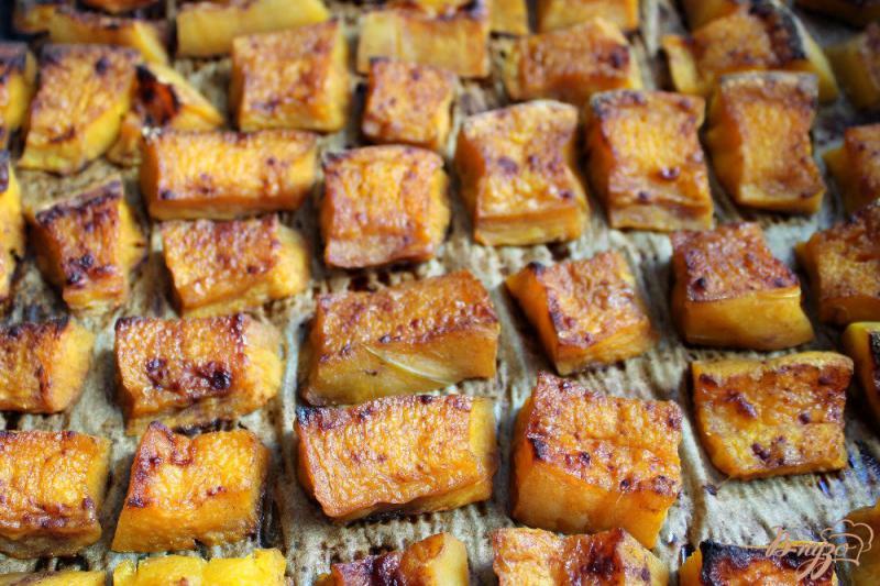 Фото приготовление рецепта: Десерт из печеной тыквы с грецкими орехами шаг №4