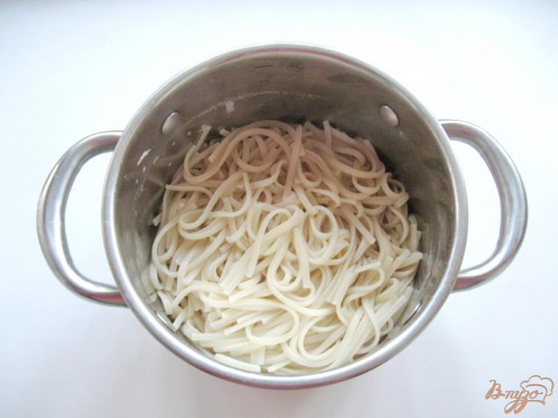 Фото приготовление рецепта: Спагетти с печенью и овощами шаг №6
