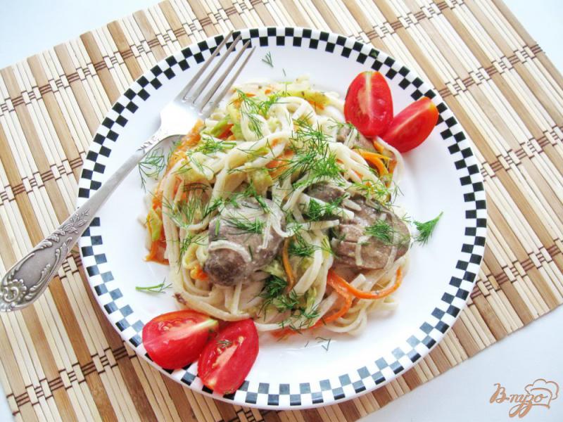 Фото приготовление рецепта: Спагетти с печенью и овощами шаг №8