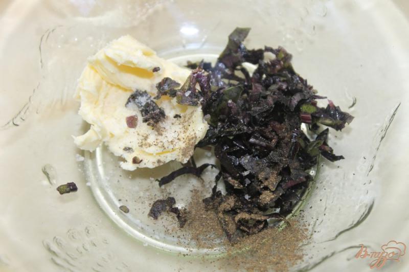 Фото приготовление рецепта: Запеченный картофель с базиликом и сливочным маслом шаг №5