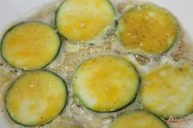 Фото приготовление рецепта: Закуска из кабачков с начинкой шаг №3