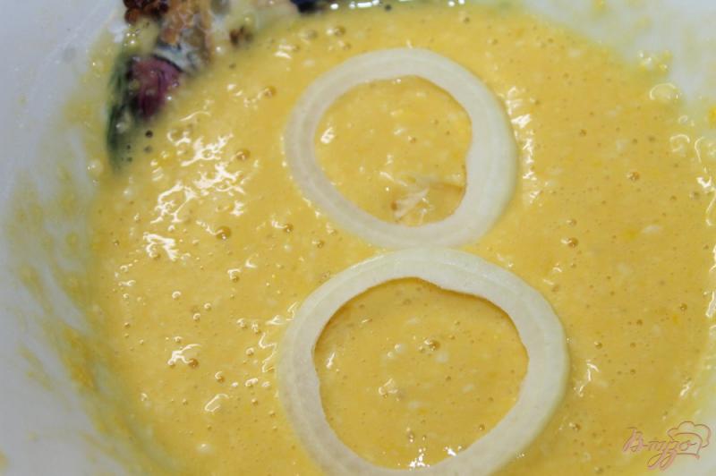Фото приготовление рецепта: Пышные луковые кольца фри со сметанным соусом шаг №3
