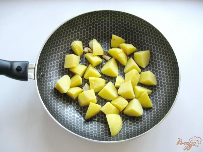 Фото приготовление рецепта: Картофель обжаренный с овощами шаг №6