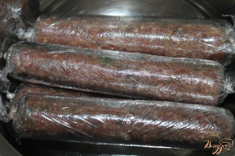 Фото приготовление рецепта: Ароматные мясные колбаски из мяса утки шаг №5
