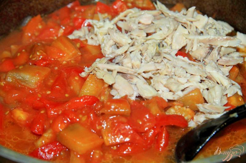 Фото приготовление рецепта: Овощное рагу с куриными крылышками шаг №9