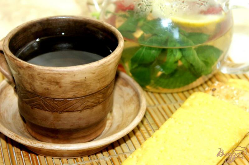 Фото приготовление рецепта: Мятный чай с малиной и медом шаг №6