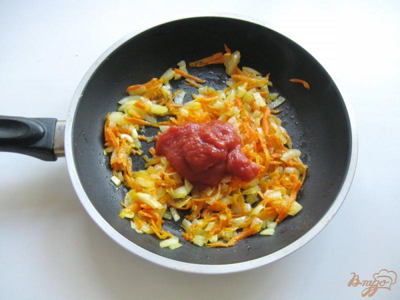 Фото приготовление рецепта: Макароны по - флотски с отварным, куриным мясом, морковкой и томатом шаг №5