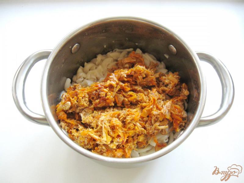 Фото приготовление рецепта: Макароны по - флотски с отварным, куриным мясом, морковкой и томатом шаг №7