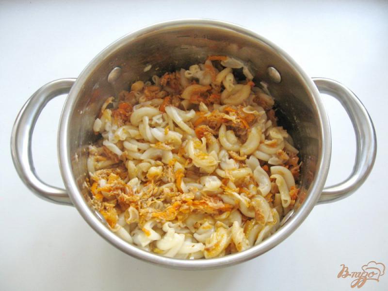 Фото приготовление рецепта: Макароны по - флотски с отварным, куриным мясом, морковкой и томатом шаг №8