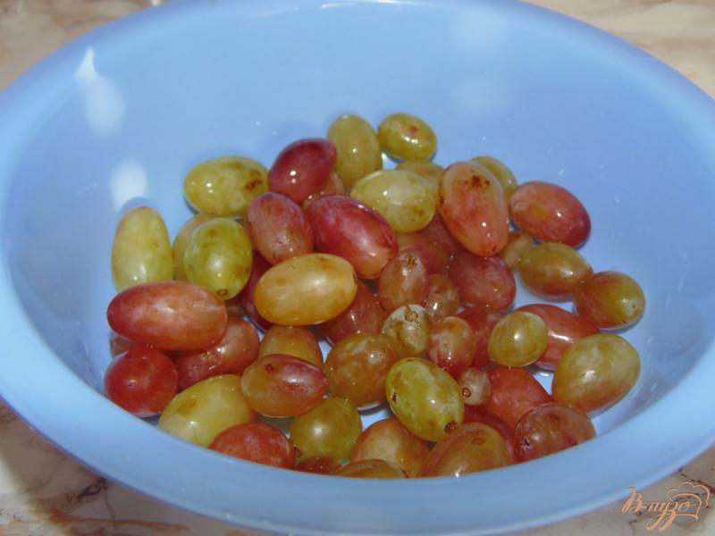 Фото приготовление рецепта: Яблочно-виноградный компот шаг №2