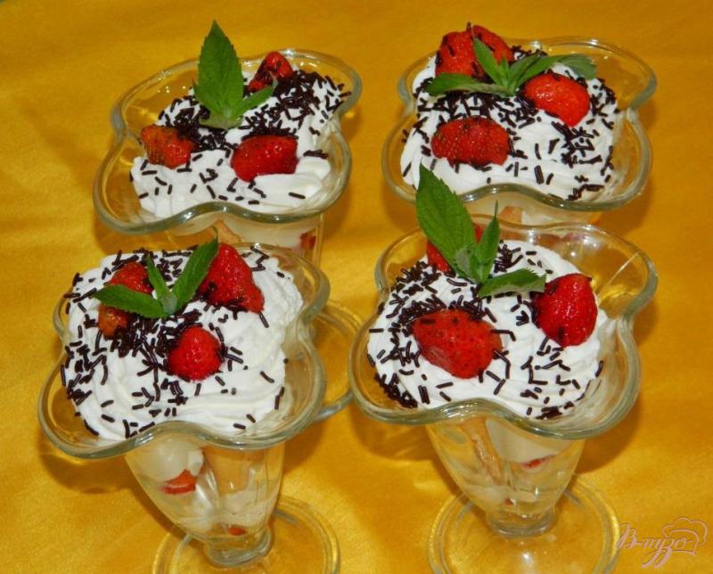 Фото приготовление рецепта: Сливочно-ягодный десерт шаг №5