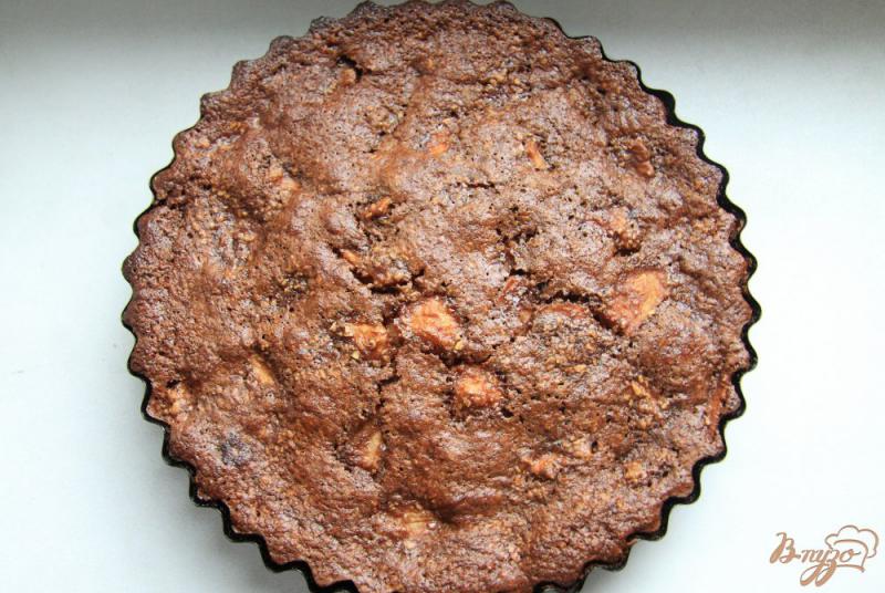 Фото приготовление рецепта: Овсяный пирог с какао и яблоками шаг №8