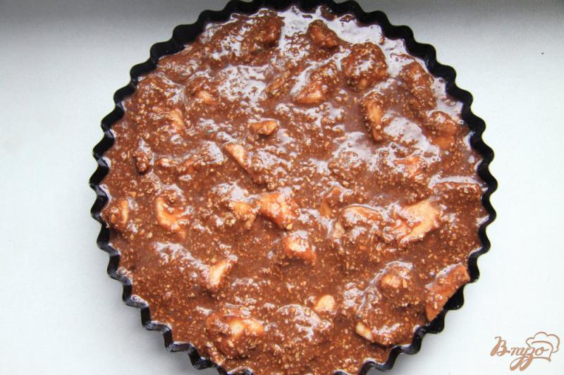 Фото приготовление рецепта: Овсяный пирог с какао и яблоками шаг №7