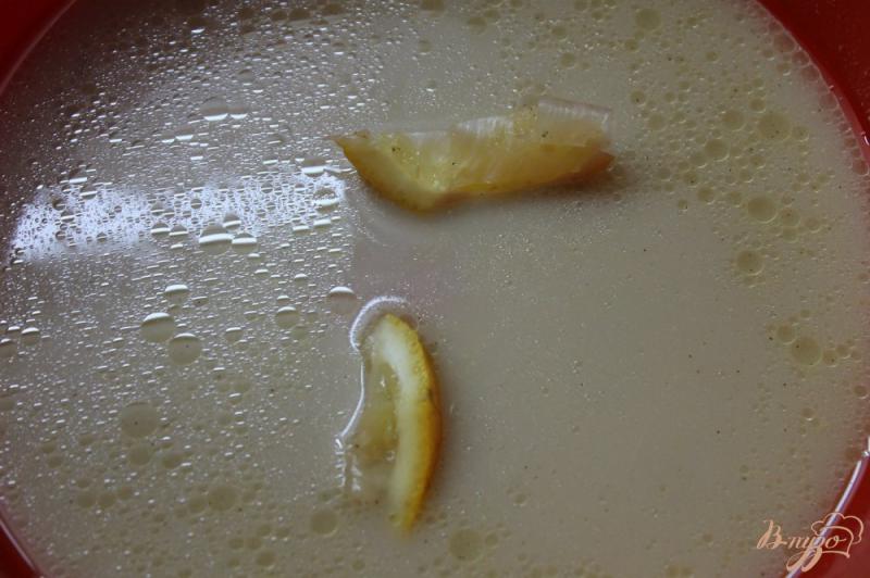 Фото приготовление рецепта: Салака в маринаде с острой горчицей и базиликом шаг №4