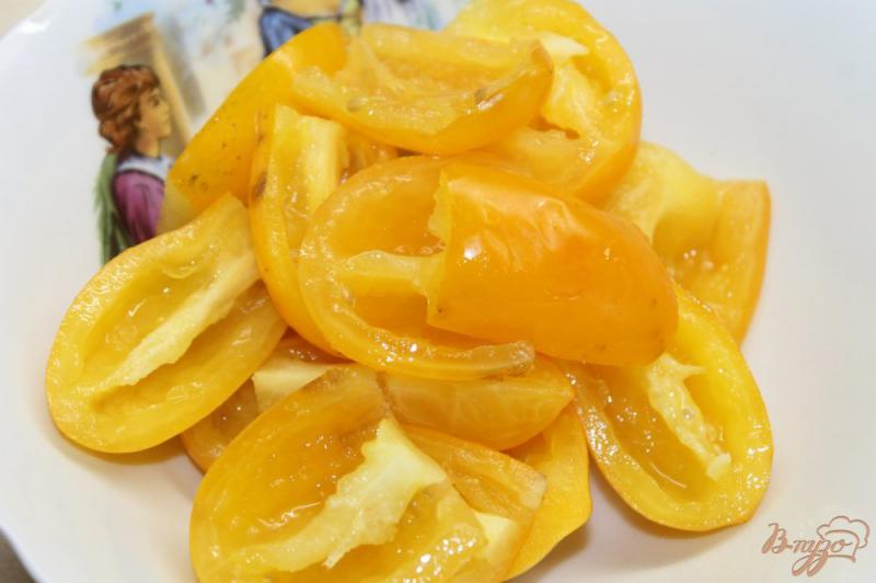 Фото приготовление рецепта: Быстрый соус из желтых помидоров и базилика шаг №1