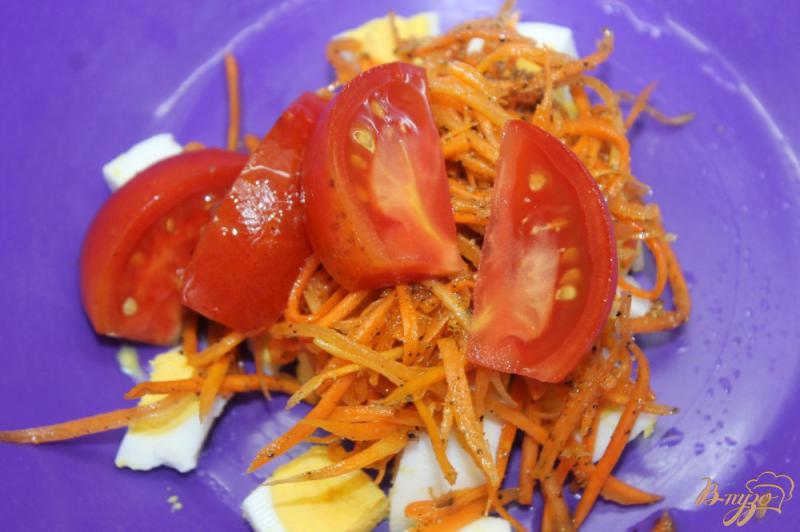 Фото приготовление рецепта: Салат из овощей с корейской морковью и яйцом шаг №3