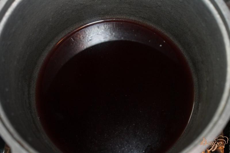 Фото приготовление рецепта: Глинтвейн из красного вина с фруктами шаг №2