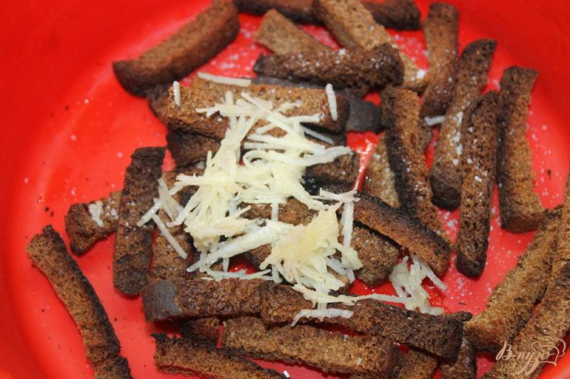 Фото приготовление рецепта: Сухарики из ржаного хлеба с чесноком и зеленью шаг №3