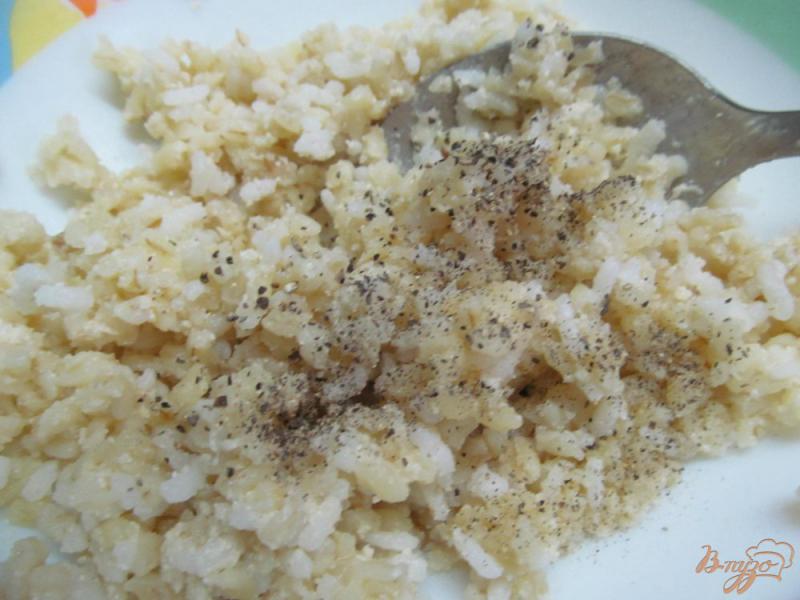 Фото приготовление рецепта: Фрикадельки из риса с булгуром шаг №3
