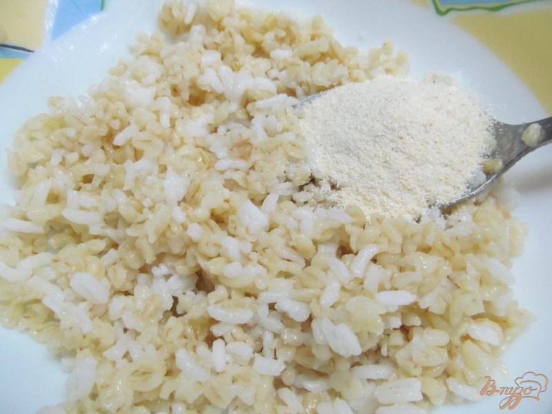 Фото приготовление рецепта: Фрикадельки из риса с булгуром шаг №2