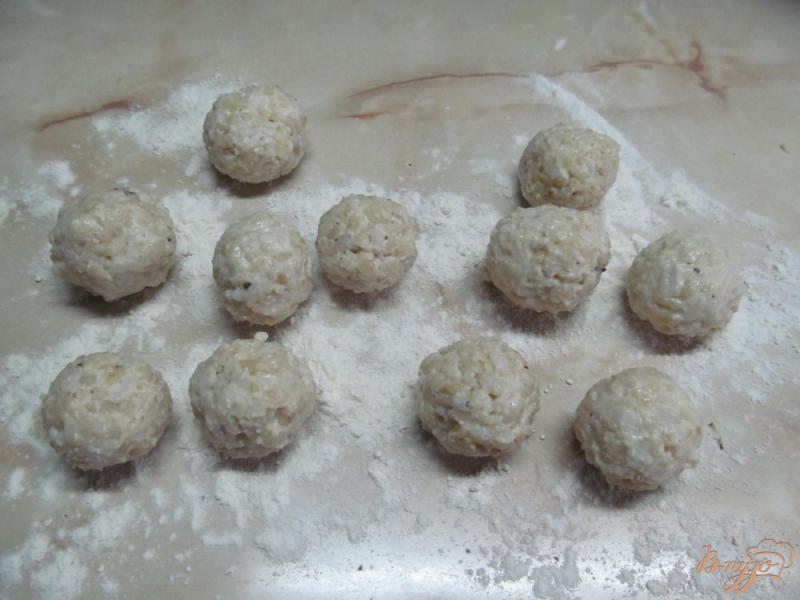 Фото приготовление рецепта: Фрикадельки из риса с булгуром шаг №4