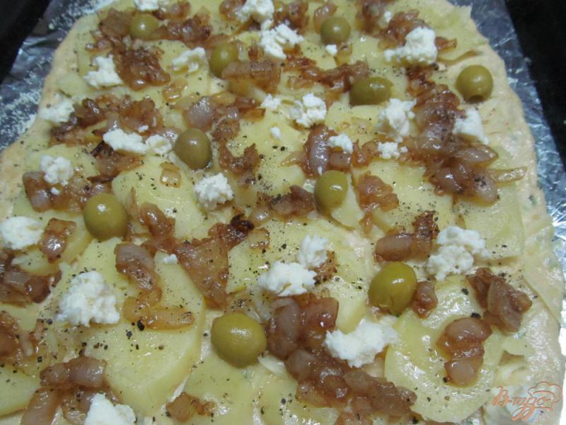 Фото приготовление рецепта: Картофельная пицца на кабачковом тесте шаг №8