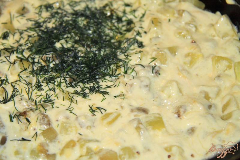Фото приготовление рецепта: Кабачки и баклажаны, тушеные в сметане с сыром шаг №5